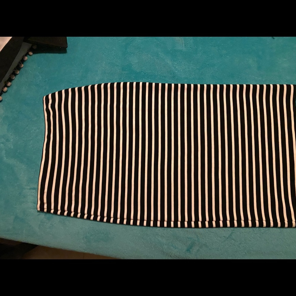 Black and white strip pencil skirt
